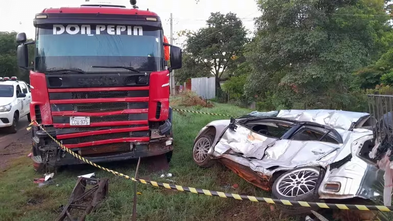 Joven Conductor Muere Tras Embestir A Un Cami N Estacionado Noticiero