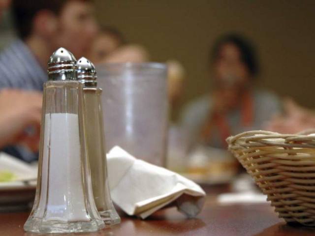 Concejales prohíben la colocación de sal en establecimientos gastronómicos Concejales prohíben la colocación de sal en establecimientos gastronómicos