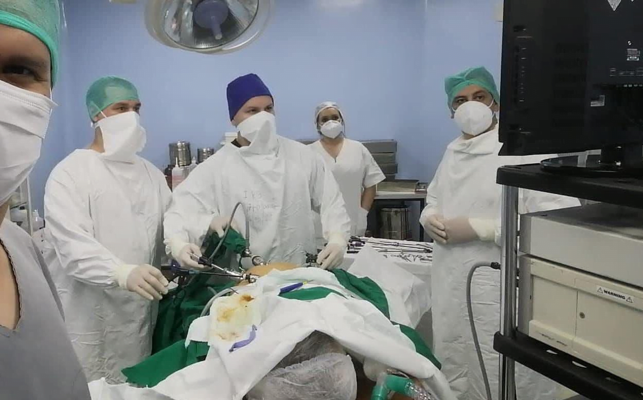 Primera exitosa colecistectomía por vía laparoscópica en IPS Coronel Oviedo