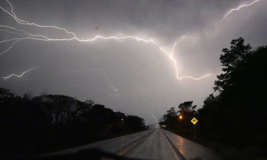 Prevén un domingo muy caluroso con lluvias y tormentas