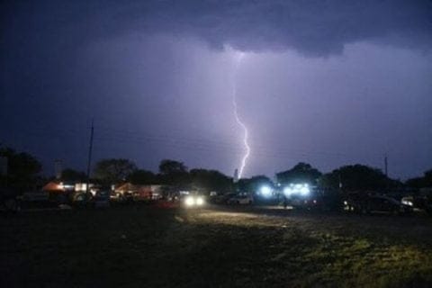 Anuncian tormentas con vientos de hasta 120 km/h este jueves y viernes