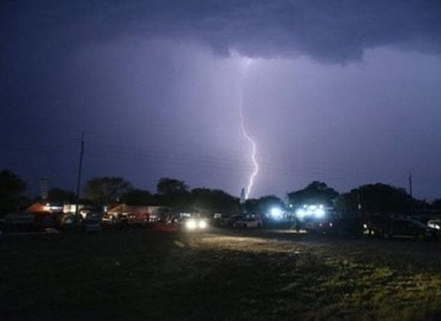 Anuncian tormentas con vientos de hasta 120 km/h este jueves y viernes