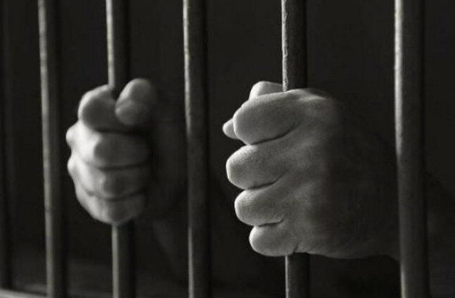 Médico ñana condenado a 12 años de cárcel por abusar sexualmente de dos niñas
