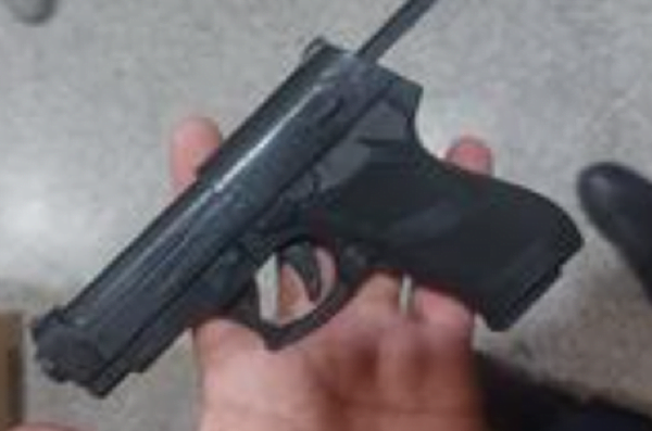 Susto en colegio de Fernando de la Mora: Hallan arma de juguete en la mochila de un alumno