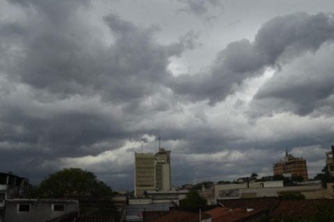 Meteorología: frío y lluvia marcan el inicio de la semana en Paraguay