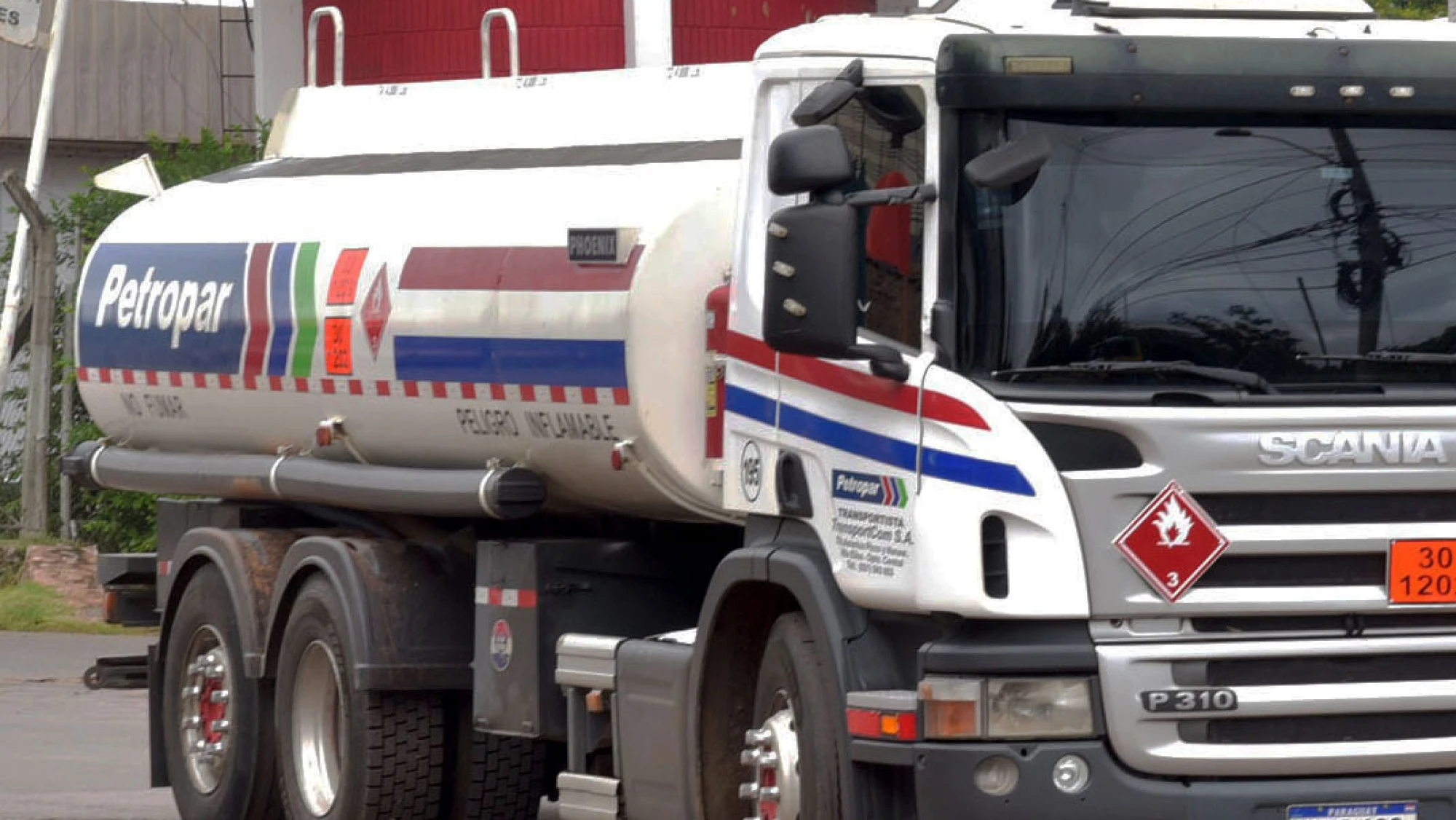 Camiones de Petropar y privados retenidos de nuevo en Argentina