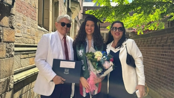 Paraguaya se destaca al graduarse con honores en Universidad de Yale