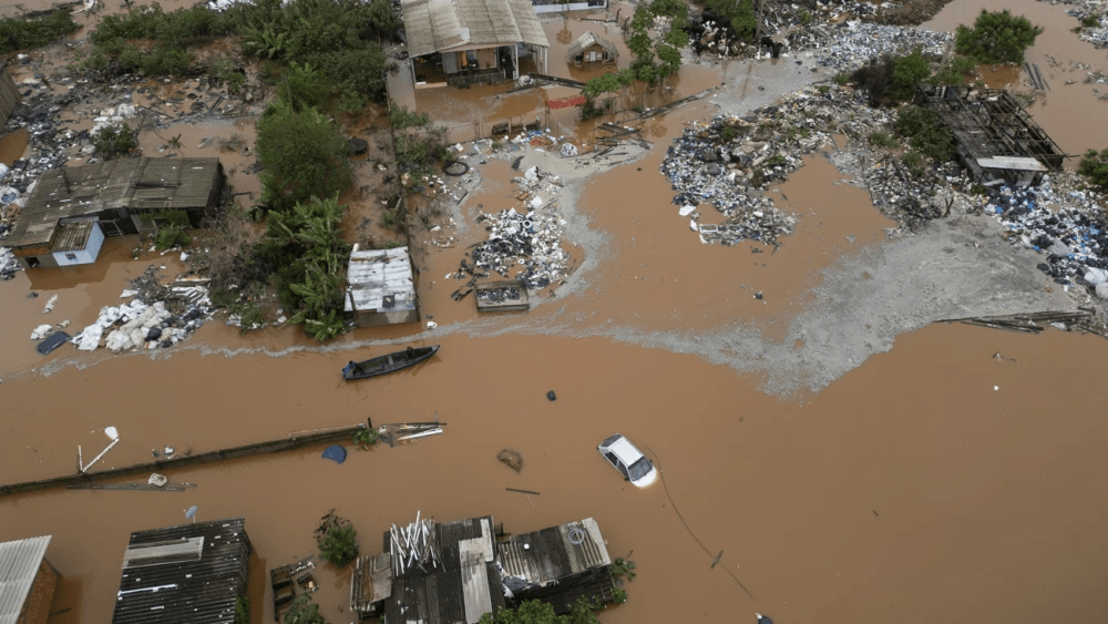 Paraguayo muere aplastado en Brasil durante inundaciones
