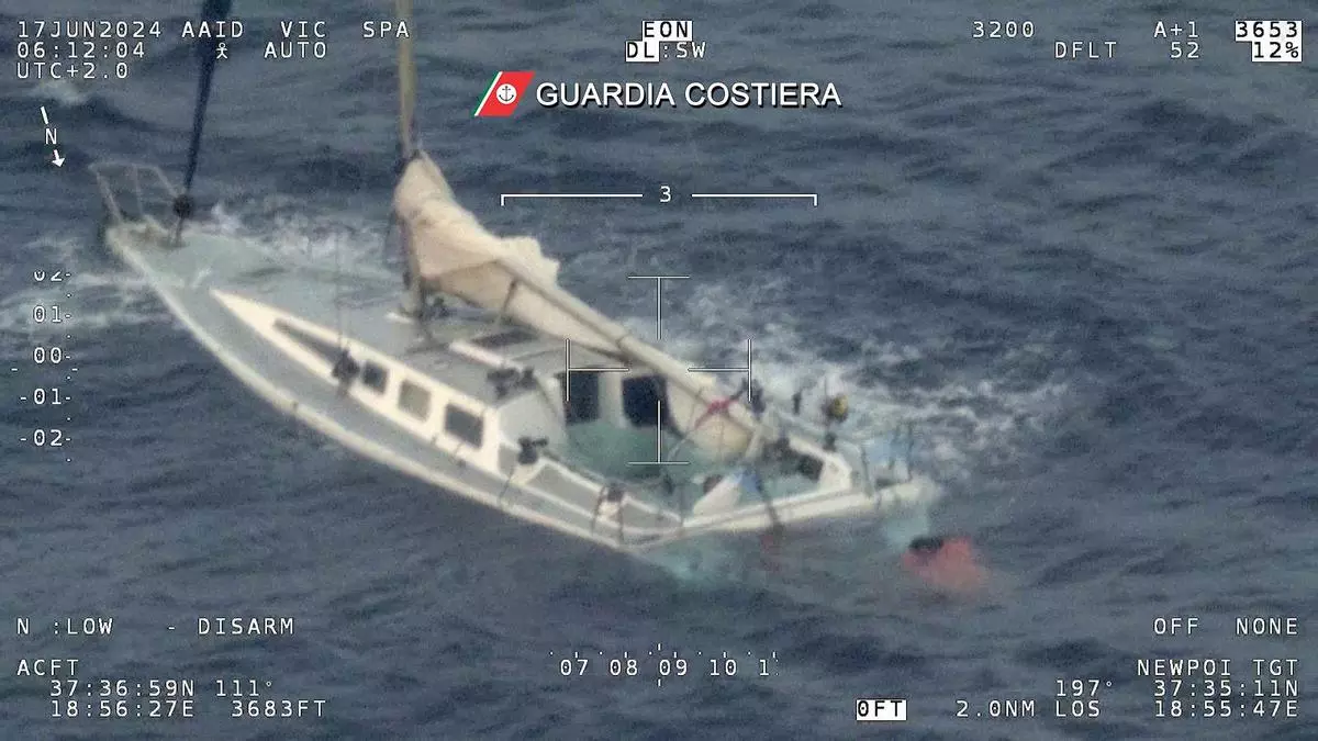 Al menos 60 migrantes desaparecen en un naufragio frente a las costas de Italia