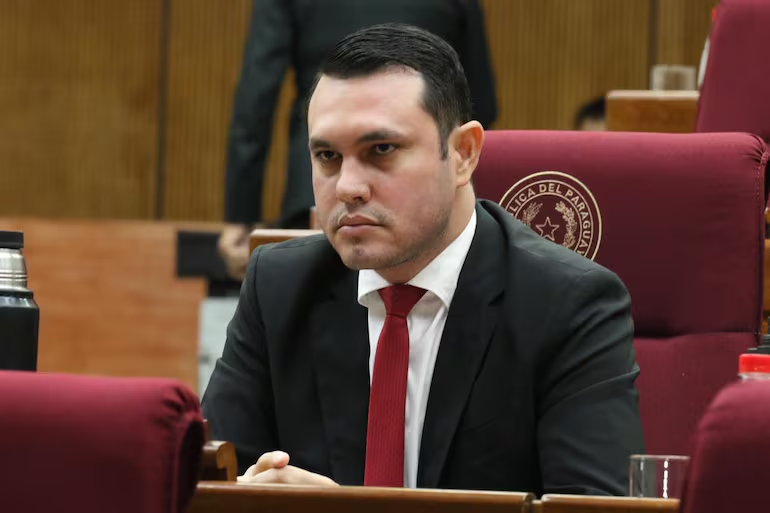 Fiscalía ratifica imputación contra el senador cartista Hernán Rivas