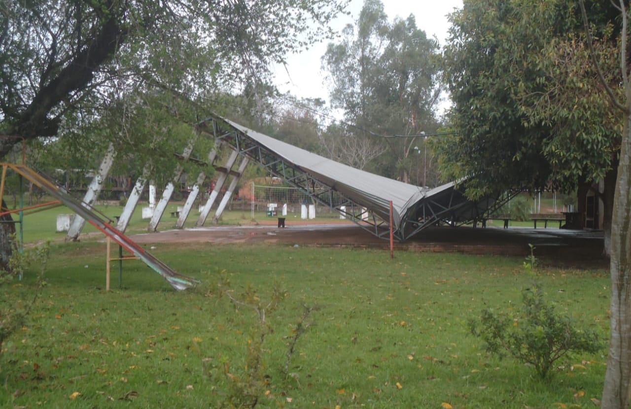 Después del fuerte tornado de ayer, siguen las interrupciones en servicios electricidad y agua en San José 