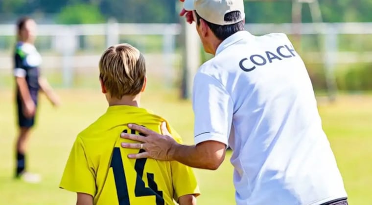 Imputan a profesor de escuela de fútbol por abuso sexual en niños