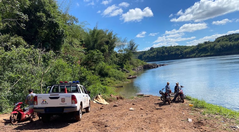 Buscan a adolescente desaparecido en el río Paraná en Mayor Otaño