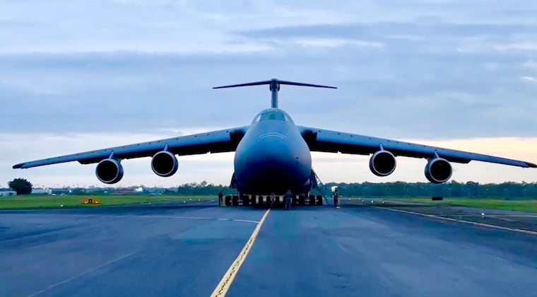 Superavión estadounidense arriba en el Aeropuerto Silvio Pettirossi con donaciones