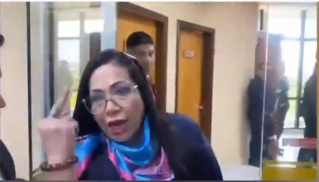 Senadora Yamy Nal contra periodista: «Le iba a dar una bofetada, pero me atajé»