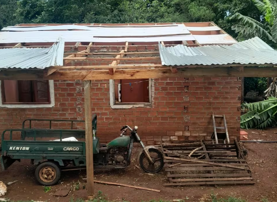 Temporal destechó escuela y destrozó varias viviendas en Itapúa