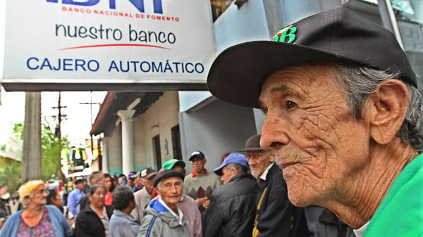 Promulgan la Ley de pensión para ancianos pero solo 5.000 podrán ser incorporados este año