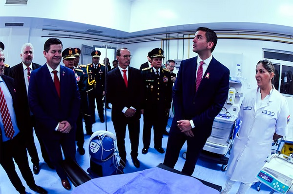 Cae ascensor con seis personas durante inauguración en Hospital Militar