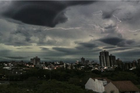 Meteorología anuncia una jornada cálida y con lluvias dispersas