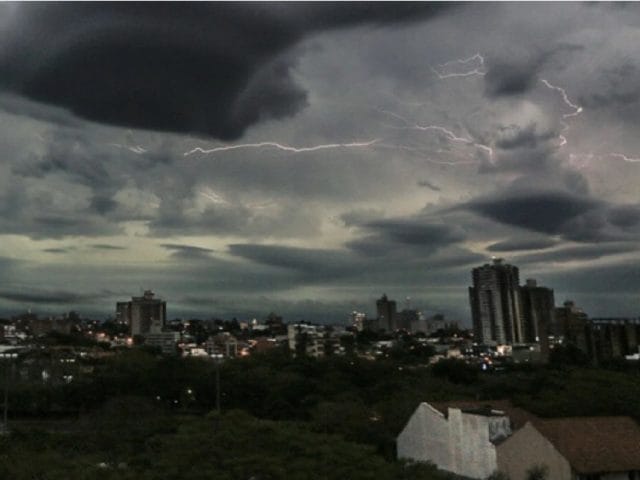 Meteorología anuncia una jornada cálida y con lluvias dispersas