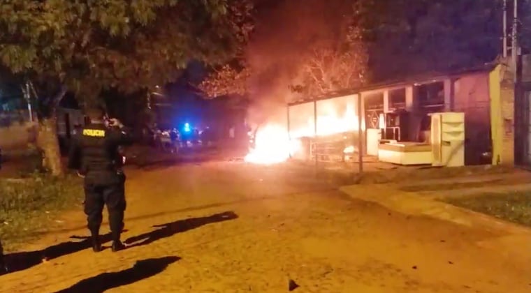 Carpintero asesina a delincuente buscado por la justicia y amigos toman venganza