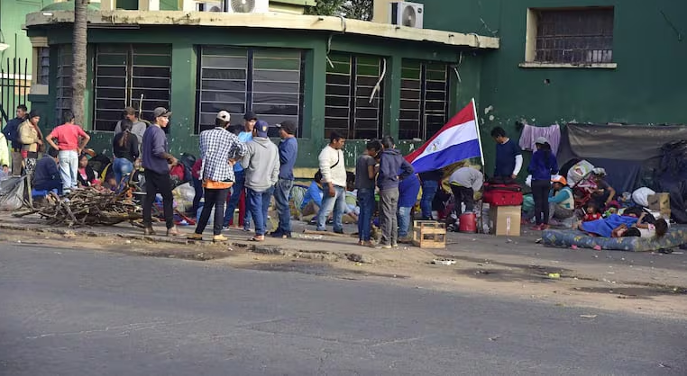 Indígenas acampan frente al Indi e impiden ingreso de funcionarios