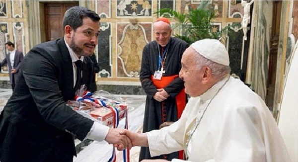 Peña no asistirá al funeral del Papa Francisco; Latorre irá en su lugar
