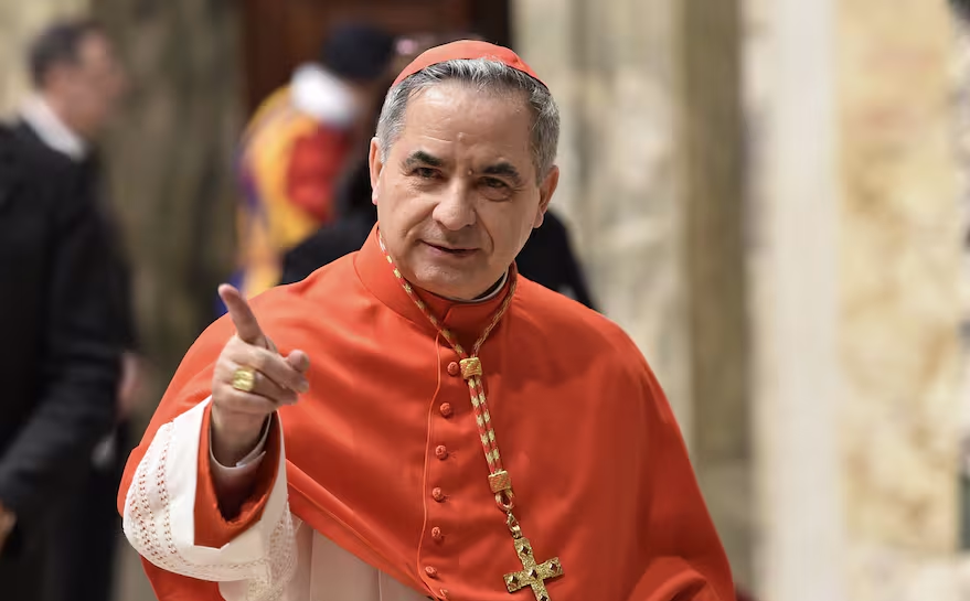Cardenal al que el papa apartó por delito financiero, insiste en asistir al cónclave