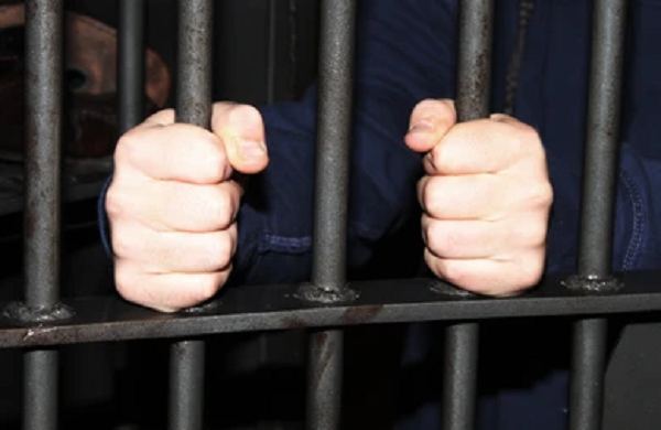 Adolescente condenado a más de 2 años de cárcel por abusar de su compañera en el colegio