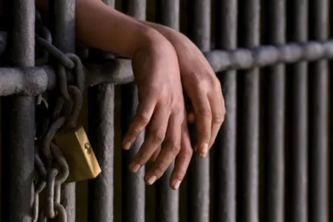 Condenados podrían salir antes de cumplir su pena si estudian o trabajan