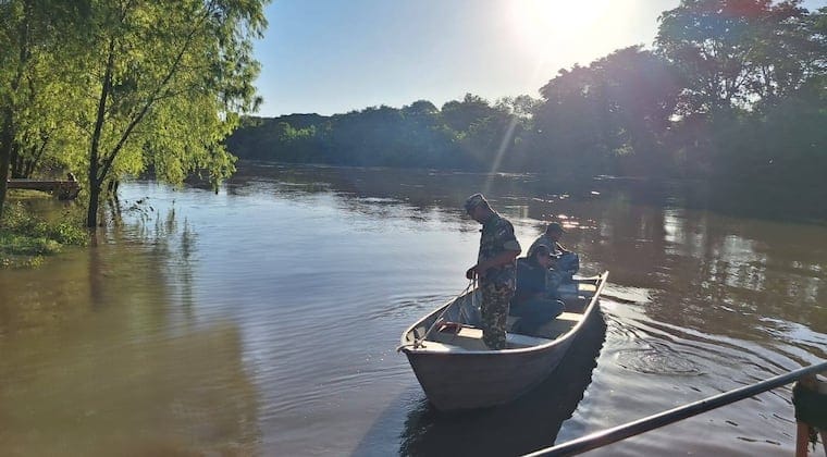 Conductor fallece tras caer accidentalmente con su camioneta al río Apa en Concepción