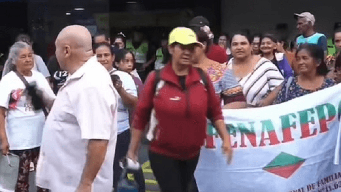“Estamos pasando hambre”: madres reclaman víveres frente al MDS “Estamos pasando hambre”: madres reclaman víveres frente al MDS