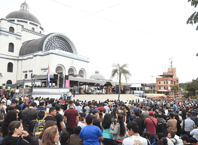 Policía espera hasta dos millones de peregrinos en Caacupé Policía espera hasta dos millones de peregrinos en Caacupé