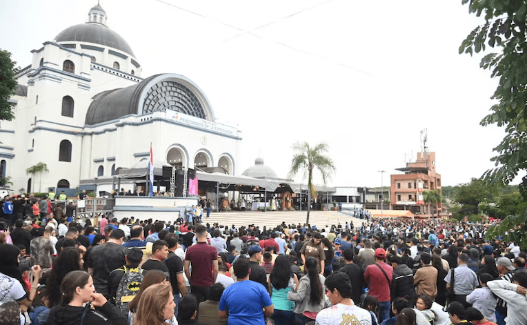 Policía espera hasta dos millones de peregrinos en Caacupé Policía espera hasta dos millones de peregrinos en Caacupé