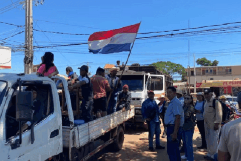 Campesinos marchan hacia exestancia de Cabeza Branca
