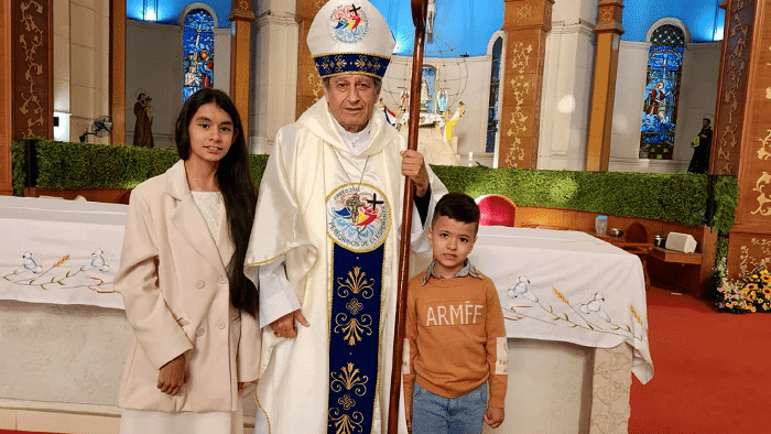 ¡Milagro! Adolescente sobrevive a compleja cirugía y dona su cabello