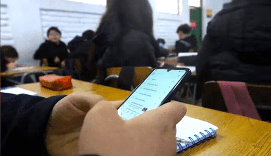 Celular podrá ser usado en las aulas solamente con fines pedagógicos, según proyecto Celular podrá ser usado en las aulas solamente con fines pedagógicos, según proyecto