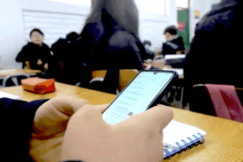 Diputados aprueba en general ley que prohíbe celulares en escuelas
