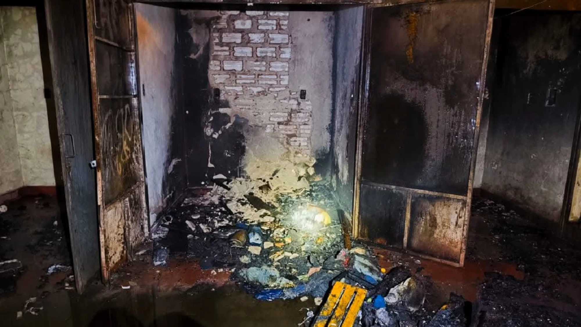 Incendio arrasa con 21 casillas de la Feria Municipal de Encarnación