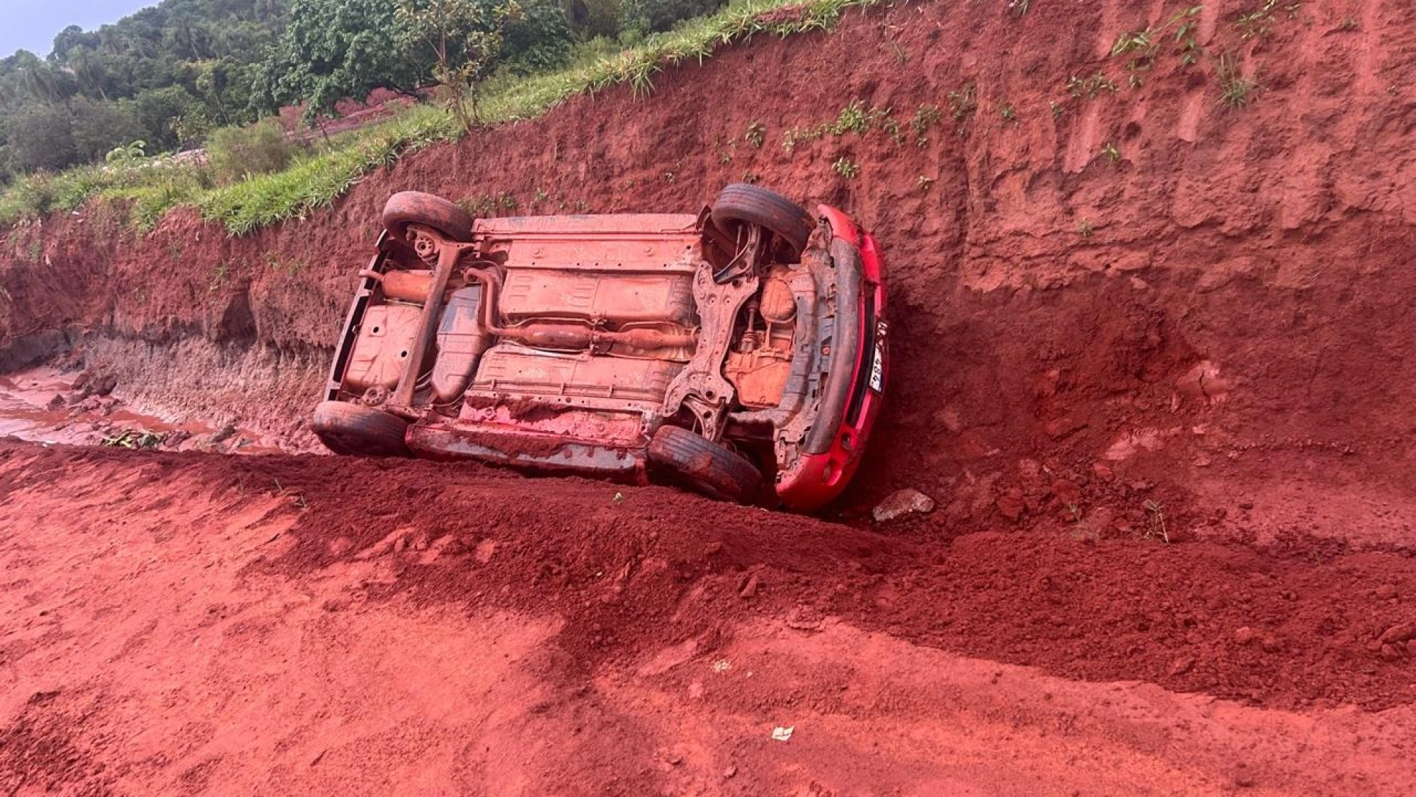 Vuelco de vehículo deja una persona lesionada en Juan E. O’Leary