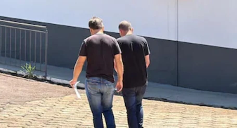 Reo se fuga, roba un camión y lo vende en Paraguay para gastar casi todo en fiestas y drogas Reo se fuga, roba un camión y lo vende en Paraguay para gastar casi todo en fiestas y drogas