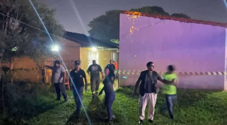 Hombre mató a su expareja y a su hijastra, también apuñaló a su hijo