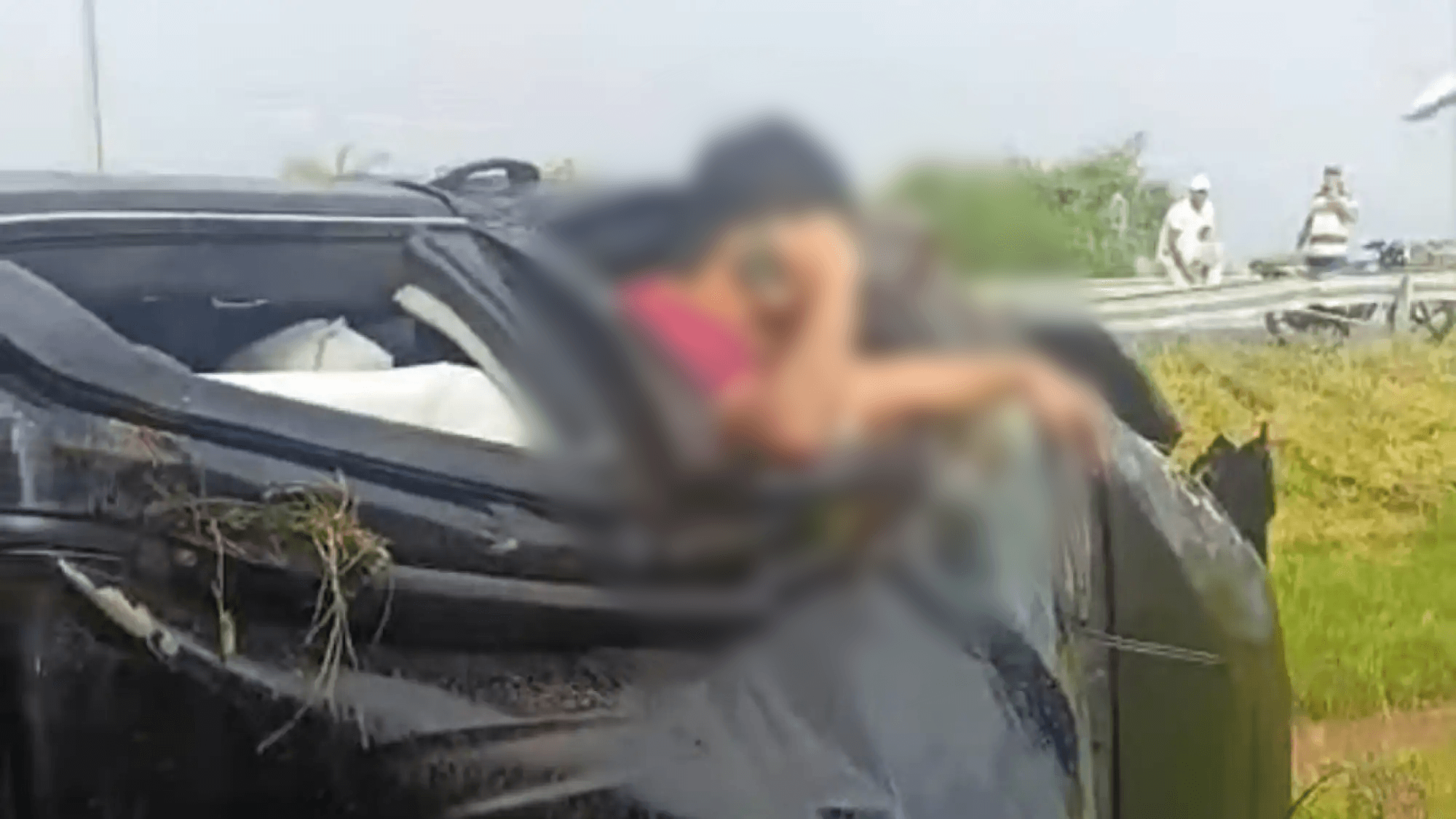 Ruta de la muerte: Joven sale ileso tras volcar aparatosamente en Yby Yaú