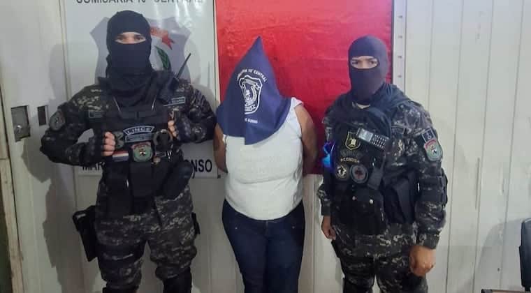 Mujer intentó llevarse a la fuerza a tres hermanitos: sospechan que estaba “dopada”