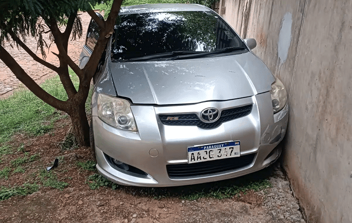 Mujer raptada para tentativa de robo se salva por choque vehicular