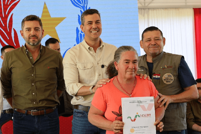 Titulación masiva, una de las acciones que el Gobierno busca profundizar para beneficio de los más vulnerables