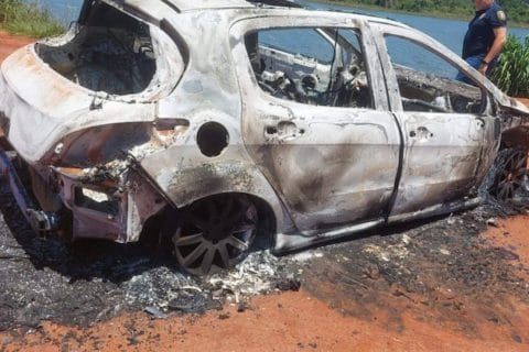 Hallan vehículo incinerado en Juan E. O’Leary y no descartan vínculo con intento de asalto