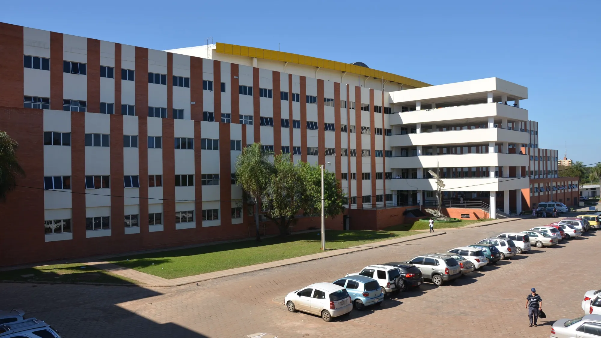 Clínicas separa a funcionarios ante sospechas de venta de turnos por G. 100.000