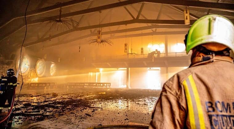 Tras horas de arduo trabajo, bomberos controlan incendio en catedral de CDE