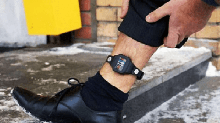 Tres colombianos se fugan tras quitarse las tobilleras electrónicas